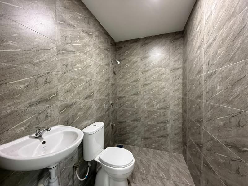 2-storey Terraced House for Sale in Taman Puteri Wangsa (Ulu Tiram) - Karl Lim - Bathroom - PropertyGuru.com.my