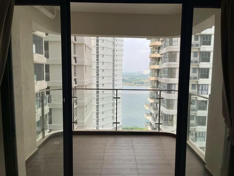 Kondominium untuk Dijual di Royal Strand @ Country Garden Danga Bay - Chen Shieh Yu - Balcony - PropertyGuru.com.my