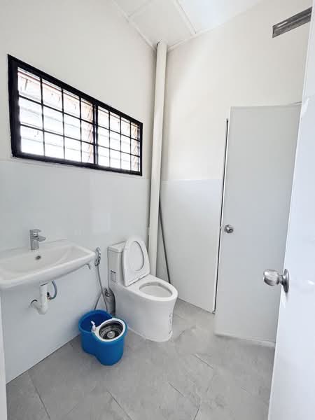 For Rent - Double Storey House @ Taman Desa Harmoni, Molek