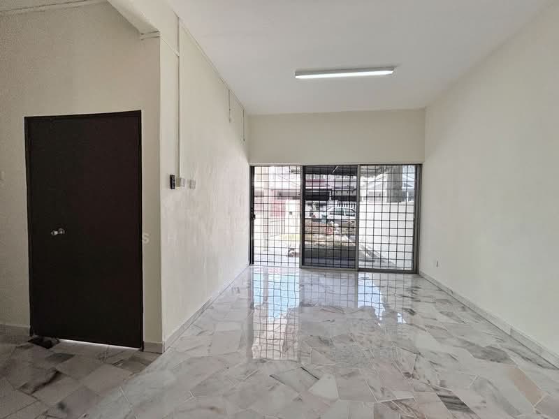 For Rent - Double Storey House @ Taman Desa Harmoni, Molek