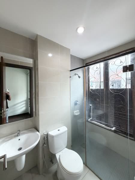 Terraced House for Sale in Bandar Kinrara Seksyen 8 (Bandar Kinrara) - CK Yee - Bathroom - PropertyGuru.com.my