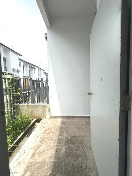 Rumah Teres 2 Tingkat untuk Dijual di Bandar Putra (Kulai) - Kino Jaw - Entrance - PropertyGuru.com.my