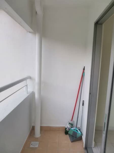 Pangsapuri untuk Dijual di Flora Damansara Apartment - CJ Ling - Balcony - PropertyGuru.com.my