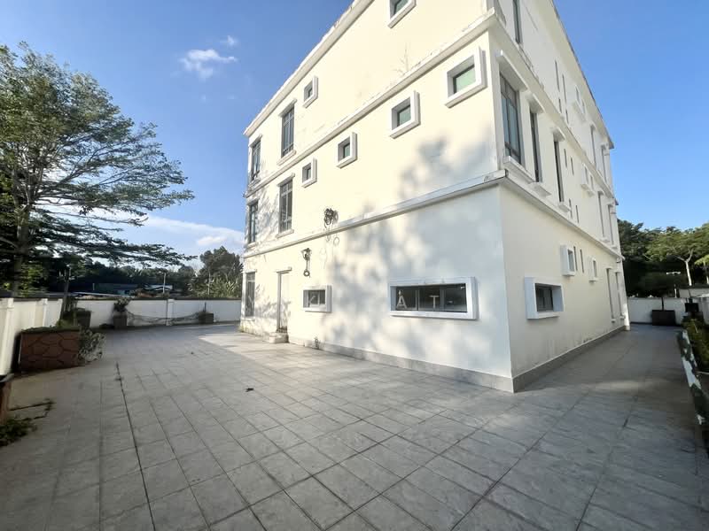 Bungalow for Sale in Taman Laguna (Johor Bahru) - Yik Tat - PropertyGuru.com.my