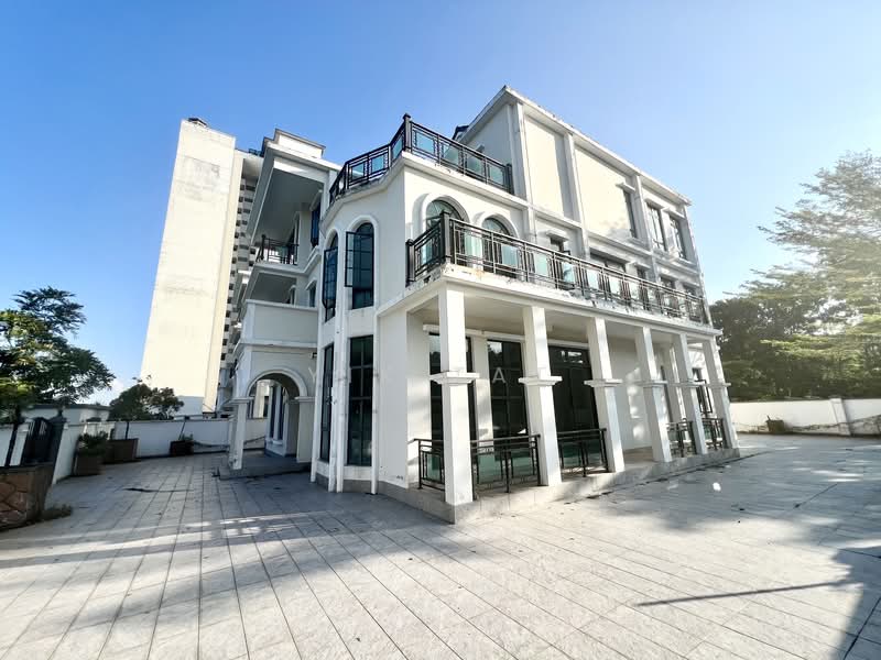 Bungalow for Sale in Taman Laguna (Johor Bahru) - Yik Tat - PropertyGuru.com.my