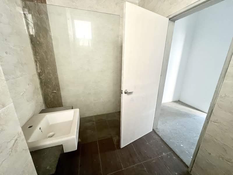 Bungalow for Sale in Taman Laguna (Johor Bahru) - Yik Tat - PropertyGuru.com.my
