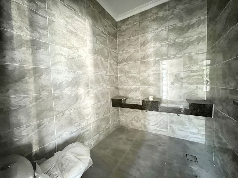 Bungalow for Sale in Taman Laguna (Johor Bahru) - Yik Tat - PropertyGuru.com.my