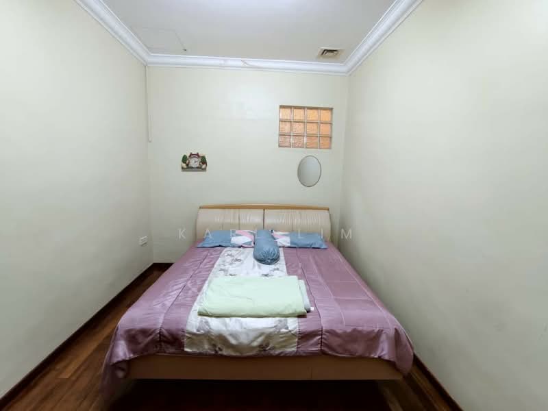 Rumah Berkembar untuk Dijual di Taman Nong Chik (Johor Bahru) - Karl Lim - Bedroom - PropertyGuru.com.my