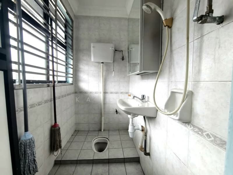 Rumah Berkembar untuk Dijual di Taman Nong Chik (Johor Bahru) - Karl Lim - Bathroom - PropertyGuru.com.my