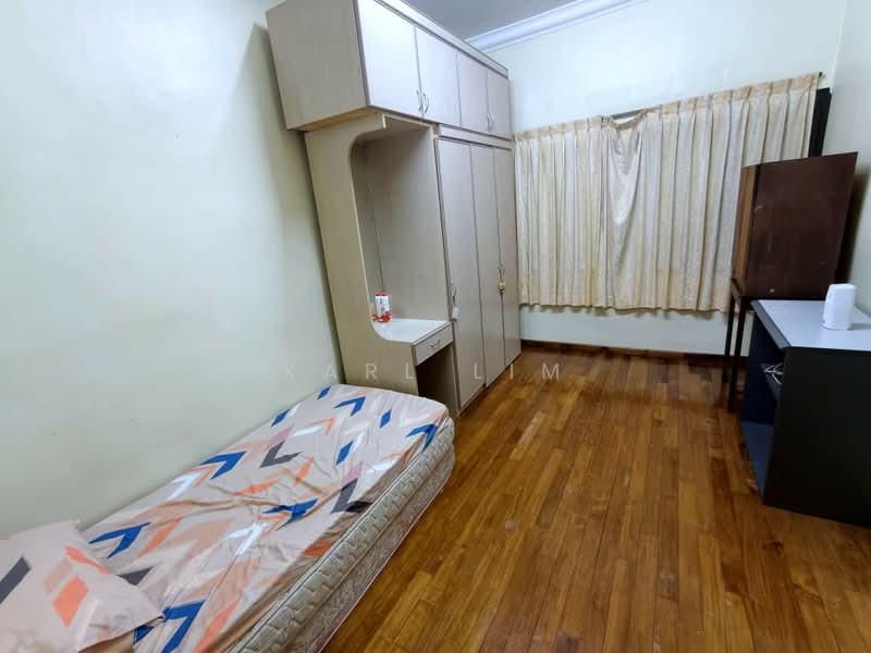 Rumah Berkembar untuk Dijual di Taman Nong Chik (Johor Bahru) - Karl Lim - Bedroom - PropertyGuru.com.my