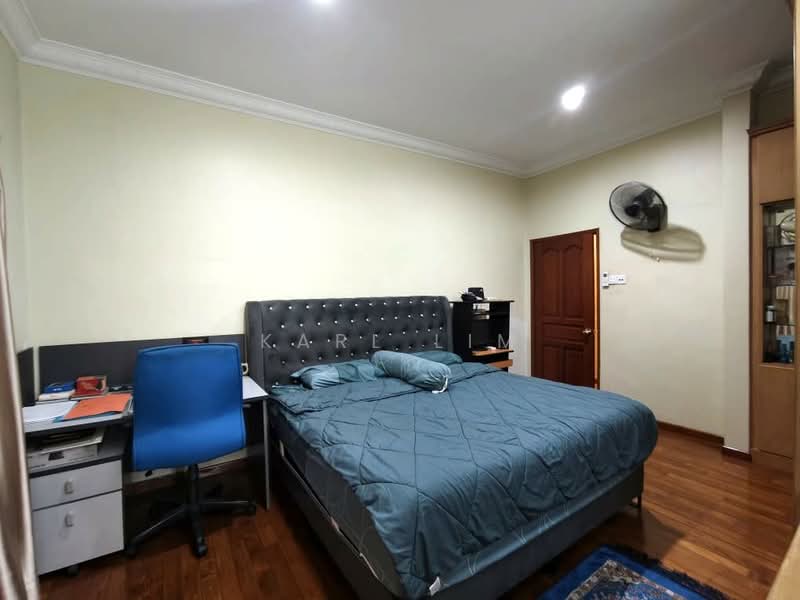 Rumah Berkembar untuk Dijual di Taman Nong Chik (Johor Bahru) - Karl Lim - Bedroom - PropertyGuru.com.my