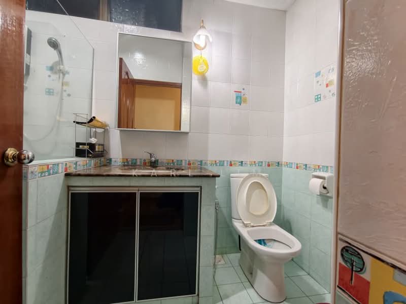 Rumah Berkembar untuk Dijual di Taman Nong Chik (Johor Bahru) - Karl Lim - Bathroom - PropertyGuru.com.my