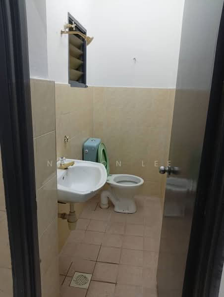 Rumah Bandar untuk Dijual di Taman Vista Hill (Cheras) - Nelson Lee - Bathroom - PropertyGuru.com.my