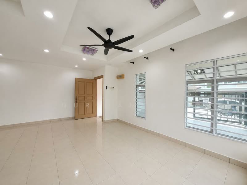 Cluster House for Rent in Sungai Buloh (Selangor) - Nur Hanizah - Living Room - PropertyGuru.com.my