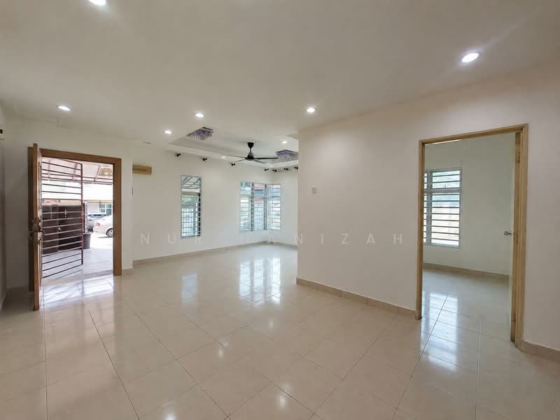 Cluster House for Rent in Sungai Buloh (Selangor) - Nur Hanizah - Living Room - PropertyGuru.com.my