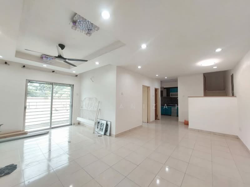 Cluster House for Rent in Sungai Buloh (Selangor) - Nur Hanizah - Living Room - PropertyGuru.com.my
