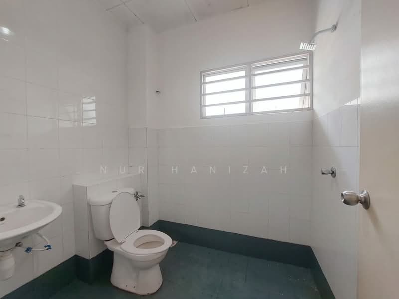 Cluster House for Rent in Sungai Buloh (Selangor) - Nur Hanizah - Bathroom - PropertyGuru.com.my