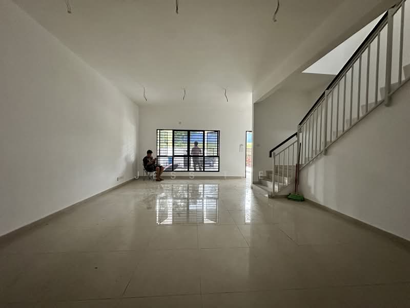 2-storey Terraced House for Sale in Setia Utama (Setia Alam) - Jess Tee - Living Room - PropertyGuru.com.my