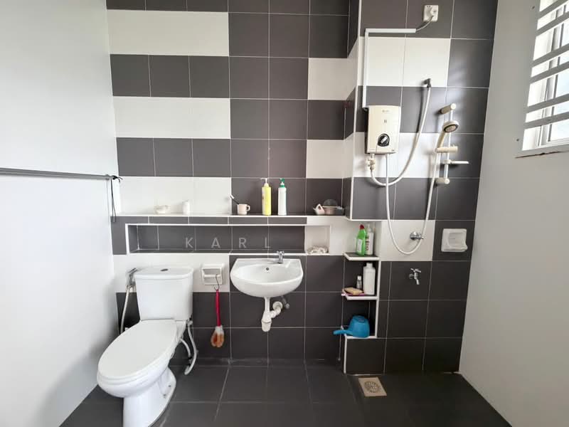 2-storey Terraced House for Sale in Taman Setia Indah (Tebrau) - Karl Lim - Bathroom - PropertyGuru.com.my