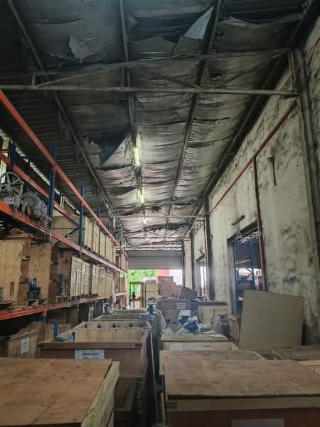 Side Entended with Roller shutter(Rear)