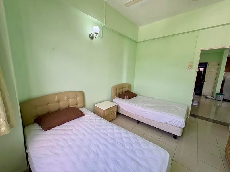 Apartment for Sale at Kempas Apartment - Jennifer Yap - 2nd bedroom - PropertyGuru.com.my