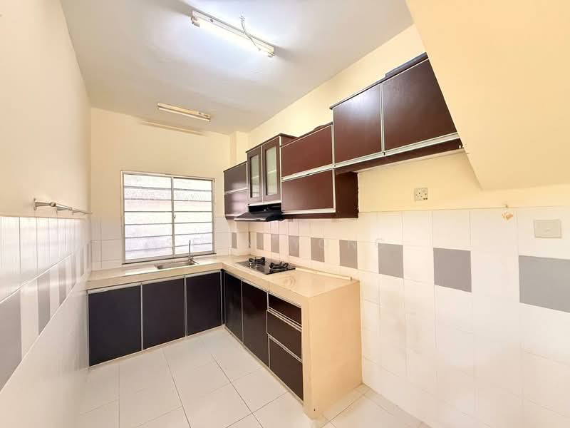 Townhouse for Sale in Batu Caves (Selangor) - Sean Yong - Kitchen - PropertyGuru.com.my