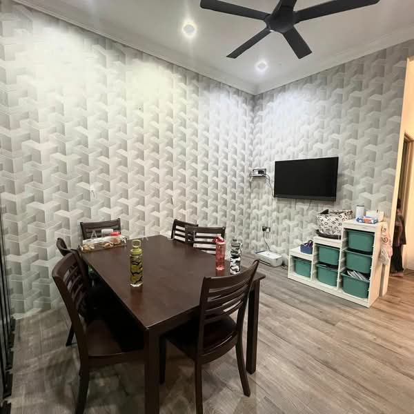 Rumah Berkembar untuk Dijual di Taman Kulim Utama (Kulim) - Hasrul Rosli - Dining Room - PropertyGuru.com.my