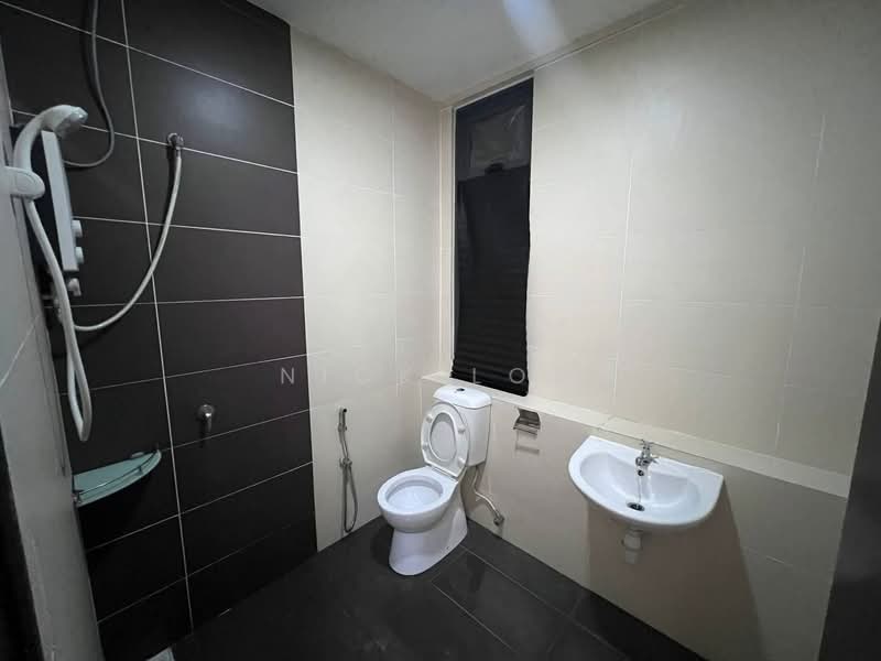 Servis Apartment untuk Disewa di 8Scape Residence @ Sutera - Nick Low - Bathroom - PropertyGuru.com.my