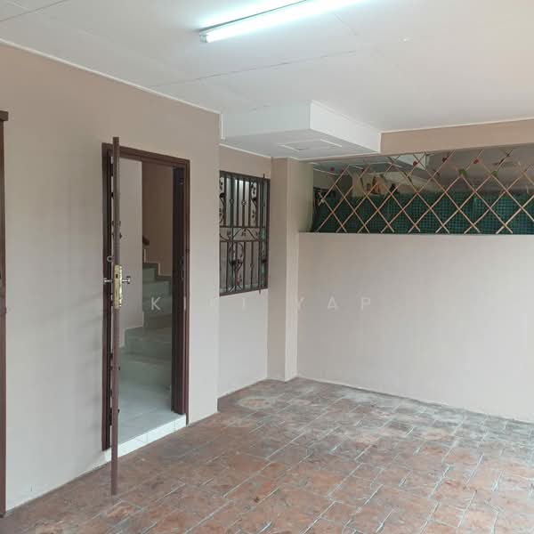 Semi-Detached House for Rent in Rawang (Selangor) - Kiki Yap - Entrance - PropertyGuru.com.my