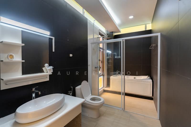 Rumah Banglo untuk Dijual di Mines Resort City (Seri Kembangan) - Maureen Ooi - Bathroom - PropertyGuru.com.my
