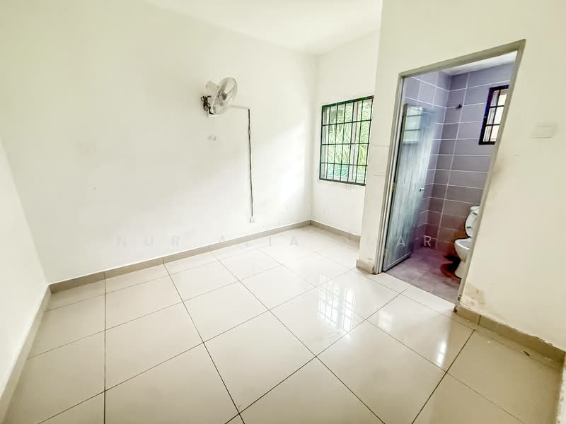 2-storey Terraced House for Sale in Klang (Selangor) - Nur Alia Omar - Bathroom - PropertyGuru.com.my