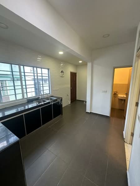 Rumah Teres 2 Tingkat untuk Dijual di Taman Bestari Perdana (Pasir Gudang) - Penny Koi - Kitchen - PropertyGuru.com.my