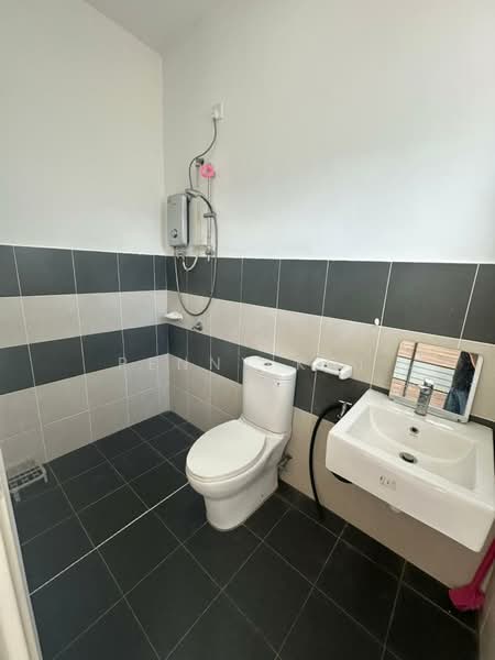 Rumah Teres 2 Tingkat untuk Dijual di Taman Bestari Perdana (Pasir Gudang) - Penny Koi - Bathroom - PropertyGuru.com.my