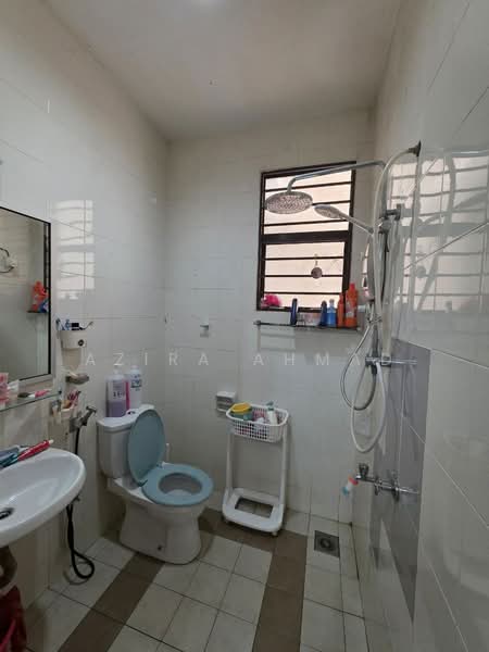 Rumah Teres 2 Tingkat untuk Dijual di Alam Sari (Bangi) - Azira Ahmad - Bathroom - PropertyGuru.com.my