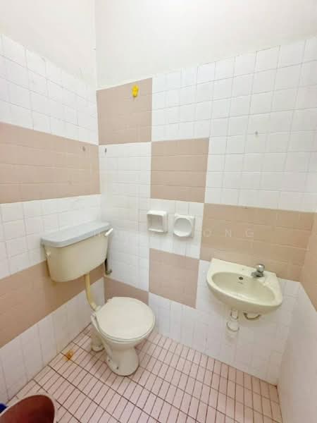 1-storey Terraced House for Sale in Taman Daya (Johor Bahru) - Janlly Jong - Bathroom - PropertyGuru.com.my