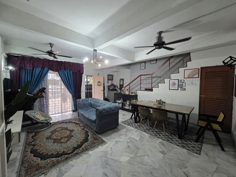 Rumah Teres 2 Tingkat untuk Dijual di Taman Sri Kenari (Kajang) - Azira Ahmad - Living Room - PropertyGuru.com.my