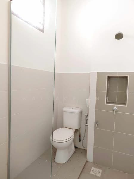 2.5-storey Terraced House for Sale in Bandar Seri Alam (Masai) - Wallace Ang - Bathroom - PropertyGuru.com.my