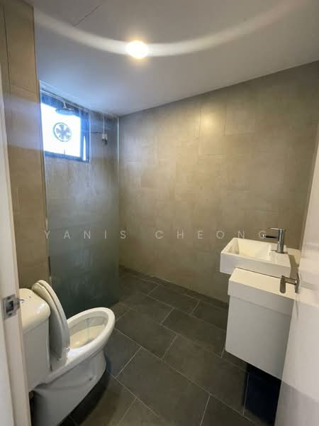 Service Residence for Sale at East Parc @ Manjalara - Yanis Cheong - Bathroom - PropertyGuru.com.my
