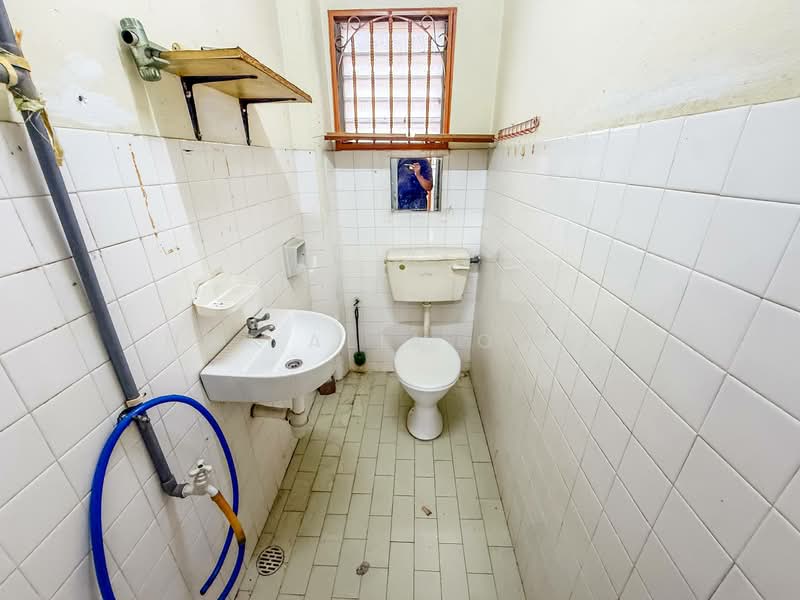 Rumah Teres 2 Tingkat untuk Dijual di Kuala Lumpur (Kuala Lumpur) - Nur Alia Omar - Bathroom - PropertyGuru.com.my