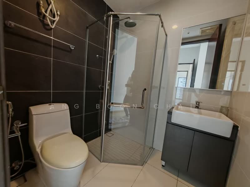 Kondominium untuk Dijual di Amberside @ Country Garden Danga Bay - Ang Boon Chai - Bathroom - PropertyGuru.com.my