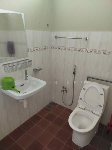 2-storey Terraced House for Sale in Senawang (Negeri Sembilan) - EDWIN KEE - Bathroom - PropertyGuru.com.my