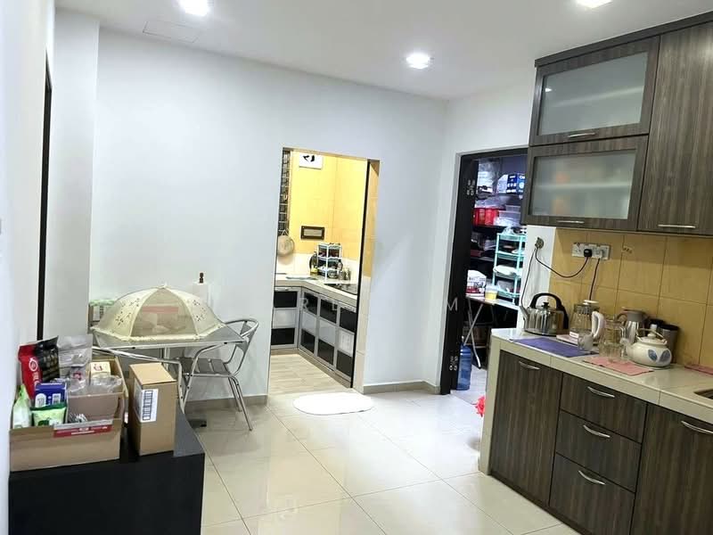 Semi-Detached House for Sale in Taman Johor (Tampoi) - Karl Lim - Kitchen - PropertyGuru.com.my