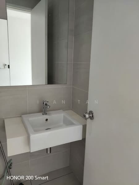 Servis Apartment untuk Disewa di UNIO Residence - Ivan Tan - Bathroom - PropertyGuru.com.my