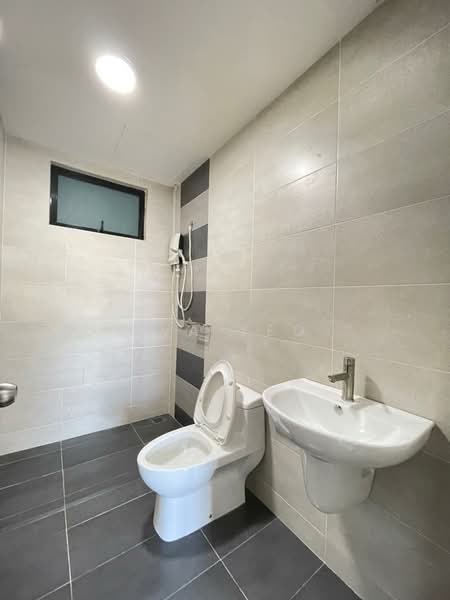 Servis Apartment untuk Dijual di Molek Regency - Eva Yeo - Bathroom - PropertyGuru.com.my