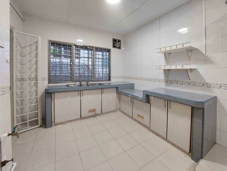 Rumah Teres 2.5 Tingkat untuk Dijual di Bayan Hill Homes (Puchong) - Angel Tan - Kitchen - PropertyGuru.com.my