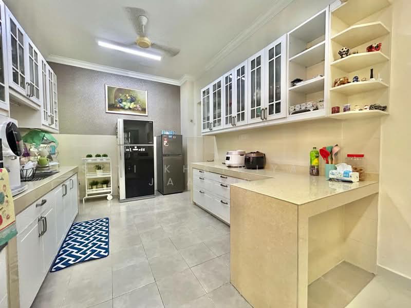 Semi-Detached House for Sale in Alam Impian (Shah Alam) - SITI KHAIRIYAH JAAFAR - Kitchen - PropertyGuru.com.my