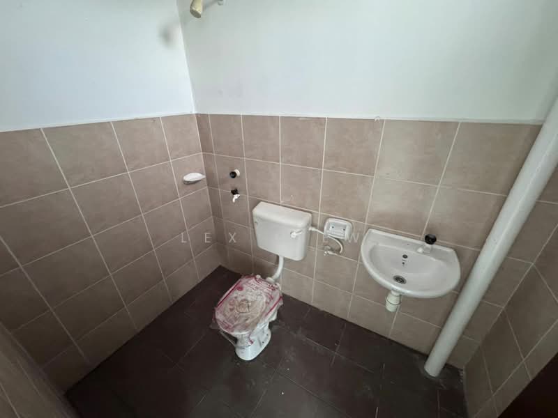 Rumah Teres 2 Tingkat untuk Dijual di Taman Scientex Senai (Senai) - Lex Hiew - Bathroom - PropertyGuru.com.my