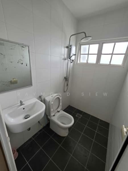 Kondominium untuk Disewa di Bukit Robson Condominium - Raymond Siew - Bathroom - PropertyGuru.com.my