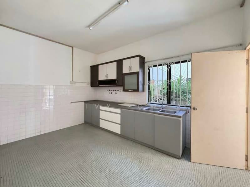 Rumah Berkembar untuk Dijual di Taman Nong Chik (Johor Bahru) - Ivy Low - Kitchen - PropertyGuru.com.my