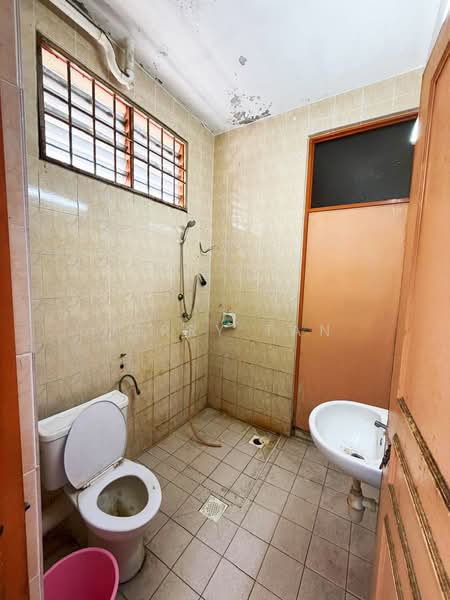 Rumah Teres 2 Tingkat untuk Disewa di Batu Maung (Penang) - Jerry Tan - Bathroom - PropertyGuru.com.my